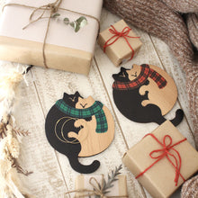 画像をギャラリービューアに読み込む, 【クリスマス限定パッケージ】木製コースター・プレート｜ねこまみれ〈じんわりグリーン〉｜Ten＆O Art+Craft（テンアンドオー　アートクラフト）
