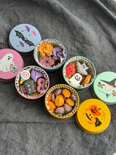 画像をギャラリービューアに読み込む, ハロウィンクッキー開けた瞬間、かわいすぎる。Halloweenクッキー缶 4缶BOX｜CoHaRe.S（コハレエス）
