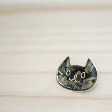 画像をギャラリービューアに読み込む, ごきげんな猫のちいさなブローチ　さび｜Little Plum（リトルプラム）
