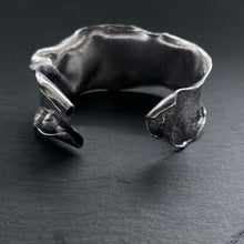 画像をギャラリービューアに読み込む, PROTECT YOU. SMOOTH SNAKESKIN BANGLE/SV925(51)｜Truph.BIJOUX（トリュフビジュー）
