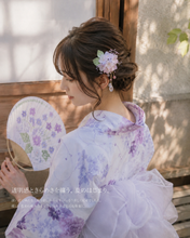 画像をギャラリービューアに読み込む, ふんわりカラーの紫陽花と金沢金箔のかんざし(ドライフラワー・天然石とガラスの揺れるチャーム付き)｜ハピネスウェーブ
