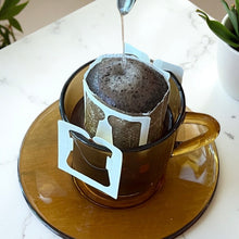 画像をギャラリービューアに読み込む, とらちゃんのオリジナル刺繍入り巾着とドリップバッグ6個セット（2種類×3個）｜とらまめロースタリー
