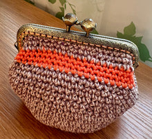 画像をギャラリービューアに読み込む, オレンジラインのブラウンがま口ポーチ｜M'S  CROCHET（エムズクロシェット）
