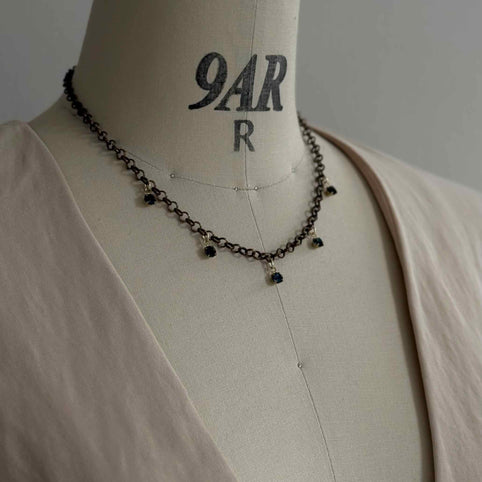 ERIKOART 【ネックレス】静寂のブルーが導く、冬のモードスタイルネックレス｜ERIKOART（エリコアート）