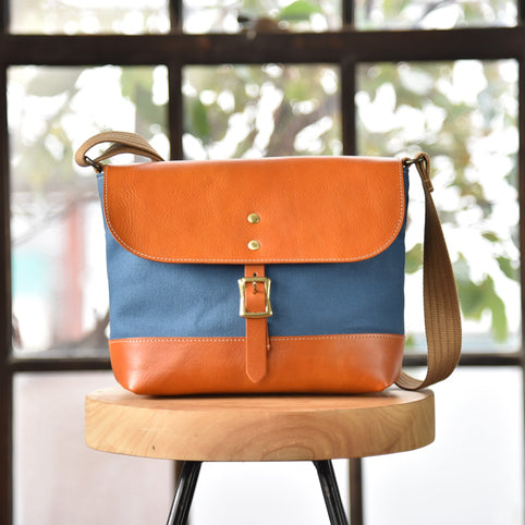 Cogocoro MUDITA HILL｜岡喜近江牛レザーと高島帆布で作った　よこショルダーバッグ Sサイズ 【びわ湖ブルー・ブライトキャメル】｜Cogocoro（コゴコロ）