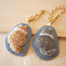 画像をギャラリービューアに読み込む, 和み猫のバッグチャーム　長毛グレー｜Little Plum（リトルプラム）
