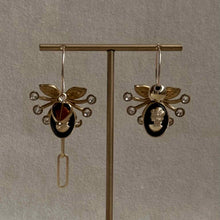 画像をギャラリービューアに読み込む, 【ピアス】知性と優雅さを纏うカメオとブラウンハートのアシンメトリー2WAYピアス｜ERIKOART（エリコアート）
