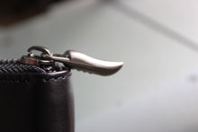 画像をギャラリービューアに読み込む, Tajima Cowhide　薄型ポーチ｜D.L.P.（ディーエルピー）
