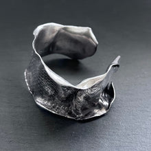 画像をギャラリービューアに読み込む, PROTECT YOU. SMOOTH SNAKESKIN BANGLE/SV925(51)｜Truph.BIJOUX（トリュフビジュー）
