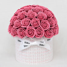 画像をギャラリービューアに読み込む, 尾州ツイードボウルブーケ 桃雫〈ピンクバラ50本〉｜日本製グリッターローズ｜IRiller（アイリエ）
