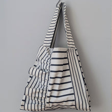 画像をギャラリービューアに読み込む, 作家オリジナル生地でつくった肩掛けアシメフリルバッグ｜takutomo（タクトモ）
