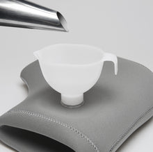 画像をギャラリービューアに読み込む, 足湯たんぽブーツ ライトグレー　【濡れない足湯×履く湯たんぽ】｜LYKKE（リュッケ）
