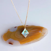 画像をギャラリービューアに読み込む, アバロンシェル × クリスタル水晶のオーロラカラーネックレス｜SAKURA jewelry（サクラジュエリー）
