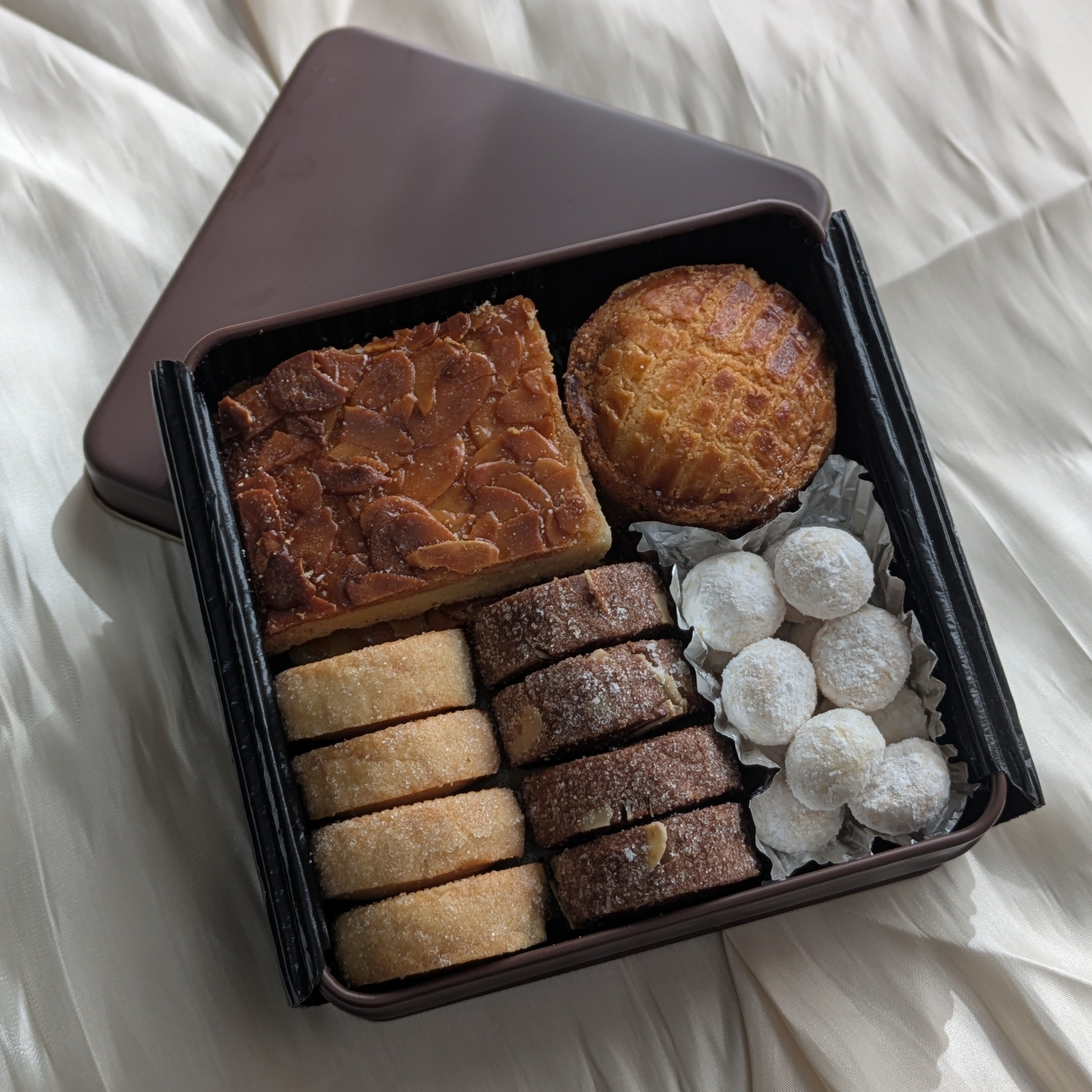 北海道バターのクッキー缶｜CafeCacapo（カフェカカポ） – CHOOSEBASE