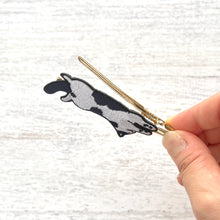 画像をギャラリービューアに読み込む, へそ天で眠るネコ・ぐりの髪飾り｜maltamarie（マルタマリエ）
