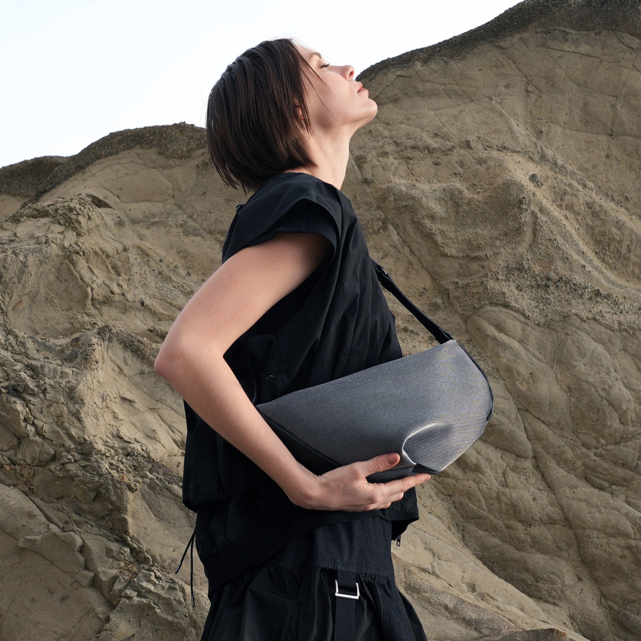 ESTINE レザー編みハンドバッグタッセル付き　ブロンズシルバー　お着物にも ESTINE – CHOOSEBASE SHIBUYA