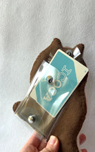 画像をギャラリービューアに読み込む, 羊毛フェルトのふわふわ白ネコパスケース｜たろじろ
