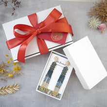 画像をギャラリービューアに読み込む, ミッドナイト ライトブルー　夜空の一番星　揺れるロングビーズフリンジイヤリング｜Ahki Beadwork（アーキービーズワーク）
