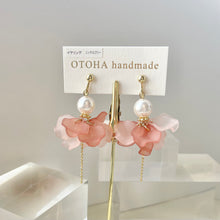 画像をギャラリービューアに読み込む, 花びらとパールピアス/イヤリング(ピンク)｜OTOHA handmade（オトハ　ハンドメイド）
