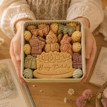 画像をギャラリービューアに読み込む, クッキー缶/きみと季節のとなりに「HappyBirthday」｜Patisserieシュシュ（パティスリーシュシュ）
