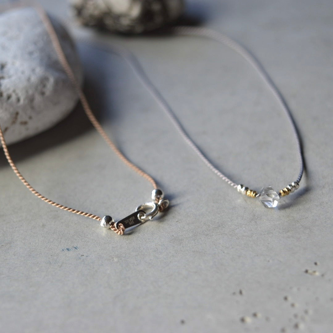 ひと粒ハーキマーダイヤモンドとカレンシルバー シルクコード