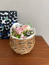 画像をギャラリービューアに読み込む, コロンとしたプリザーブドフラワー｜ふぁん natural  florist（ファン　ナチュラル　フローリスト）
