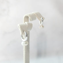 画像をギャラリービューアに読み込む, パール ハギーピアス（シルバー925）｜SMUK（スムーク）
