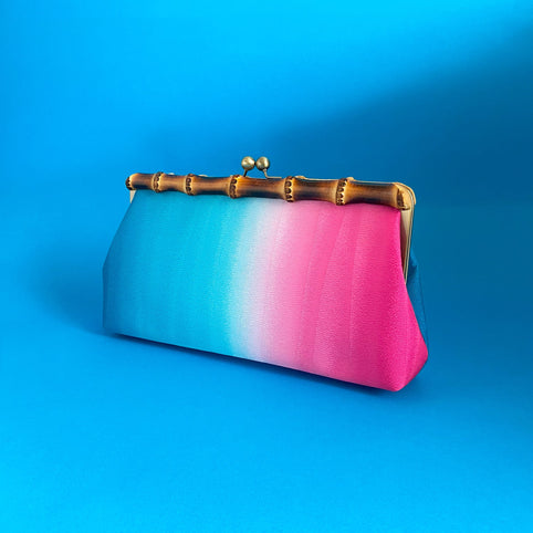 MANAKA 丹後ちりめんバンブークラッチ【青×桜色】｜MANAKA（マナカ）