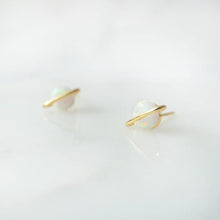 画像をギャラリービューアに読み込む, プラネットモチーフ オパール スタッドピアス（シルバー925／18Kゴールドプレーティング）｜SMUK（スムーク）
