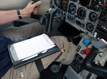 画像をギャラリービューアに読み込む, DESIGN 4 PILOTS　パイロット　航空用ニーボード（iPad対応）｜Skyart JAPAN（スカイアートジャパン）

