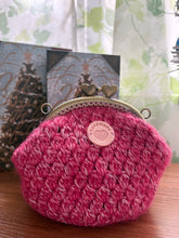 画像をギャラリービューアに読み込む, 可愛い！が大好きなあなたへ　ハートの口金 ピンクのがま口ミニポシェット｜M'S  CROCHET（エムズクロシェット）
