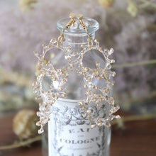 画像をギャラリービューアに読み込む, crown of baby&#39;s breath -mini triple- (white/gold)（ピアス/イヤリング）｜FT2 works（エフティーツーワークス）｜FT2 works（エフティーツーワークス）｜FT2 works（エフティーツーワークス）
