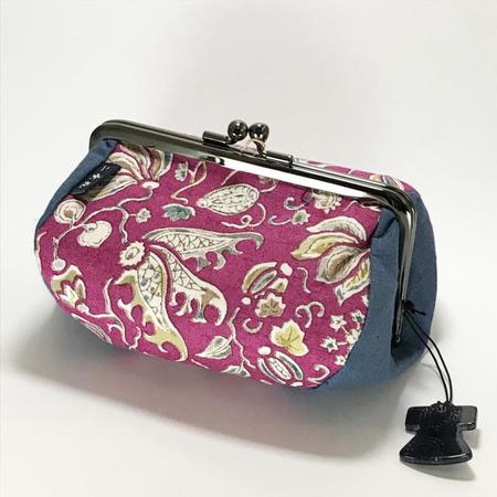 染の里おちあい がま口ポーチ　更紗花赤×紺｜染の里おちあい（ソメノサトオチアイ）