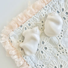 画像をギャラリービューアに読み込む, ころん 猫お箸置き（2点セット）｜atelier.oto（アトリエオト）
