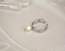 画像をギャラリービューアに読み込む, 国産あこや真珠バロックパール「月の雫珠」＊サージカルステンレス･イヤーカフ片耳(1個)(チェーンモチーフ)｜ツバメ舎（ツバメシャ）
