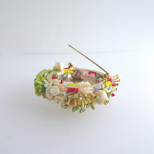 画像をギャラリービューアに読み込む, コロニーリースブローチ//野花｜hanmmmo（ハンモ）
