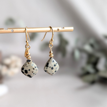 画像をギャラリービューアに読み込む, ダルメシアンジャスパー オリエンタルカットピアス／イヤリング｜orie（オリエ）
