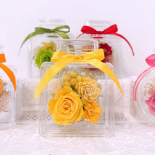 画像をギャラリービューアに読み込む, 【Flower Parfum 香水瓶四角型】バラ 母の日 ギフト プレゼント 両親贈呈品 出産 誕生日 記念日 インテリア 雑貨 プリザーブドフラワー ボトルアレンジメント｜Luana Mally（ルアナ　マリー）
