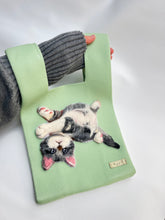 画像をギャラリービューアに読み込む, ごろりん子猫のニットバッグ（グレー×白）｜たろじろ
