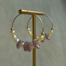 画像をギャラリービューアに読み込む, 【ピアス】耳元に咲く静けさ　アメジストオパールフラワーとパールの14KGFフープピアス｜ERIKOART（エリコアート）
