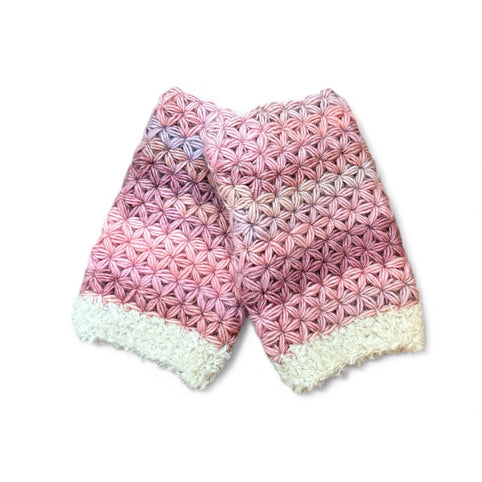 M'S CROCHET グラデーションピンクのお花いっぱいハンドウォーマー｜M'S  CROCHET（エムズクロシェット）