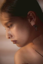 画像をギャラリービューアに読み込む, Pluto Rebirth pierced earrings Black｜Plu.2（プルードゥ）
