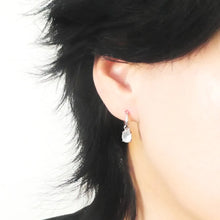 画像をギャラリービューアに読み込む, マザーオブパール ワンタッチ ダングル ピアス（シルバー925／ロジウムプレーティング）｜SMUK（スムーク）
