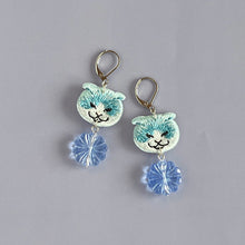 画像をギャラリービューアに読み込む, 祈るように眠るネコ・ももたろうの耳飾り｜maltamarie（マルタマリエ）
