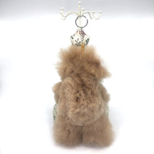 画像をギャラリービューアに読み込む, ベビーアルパカの天然皮革 テディベア ぬいぐるみチャーム｜ペルー職人手仕事・一点もの
