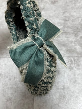 画像をギャラリービューアに読み込む, triangle denim fringe ribbon bag large / green｜GONGON.crochet（ゴンゴンクロシェ）
