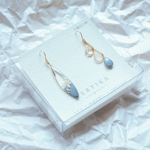 画像をギャラリービューアに読み込む, 石膏花の雫｜スモークブルー｜パープル｜ピアス｜イヤリング｜アシンメトリー｜PERTIKAmignon（ペルチカミニョン）
