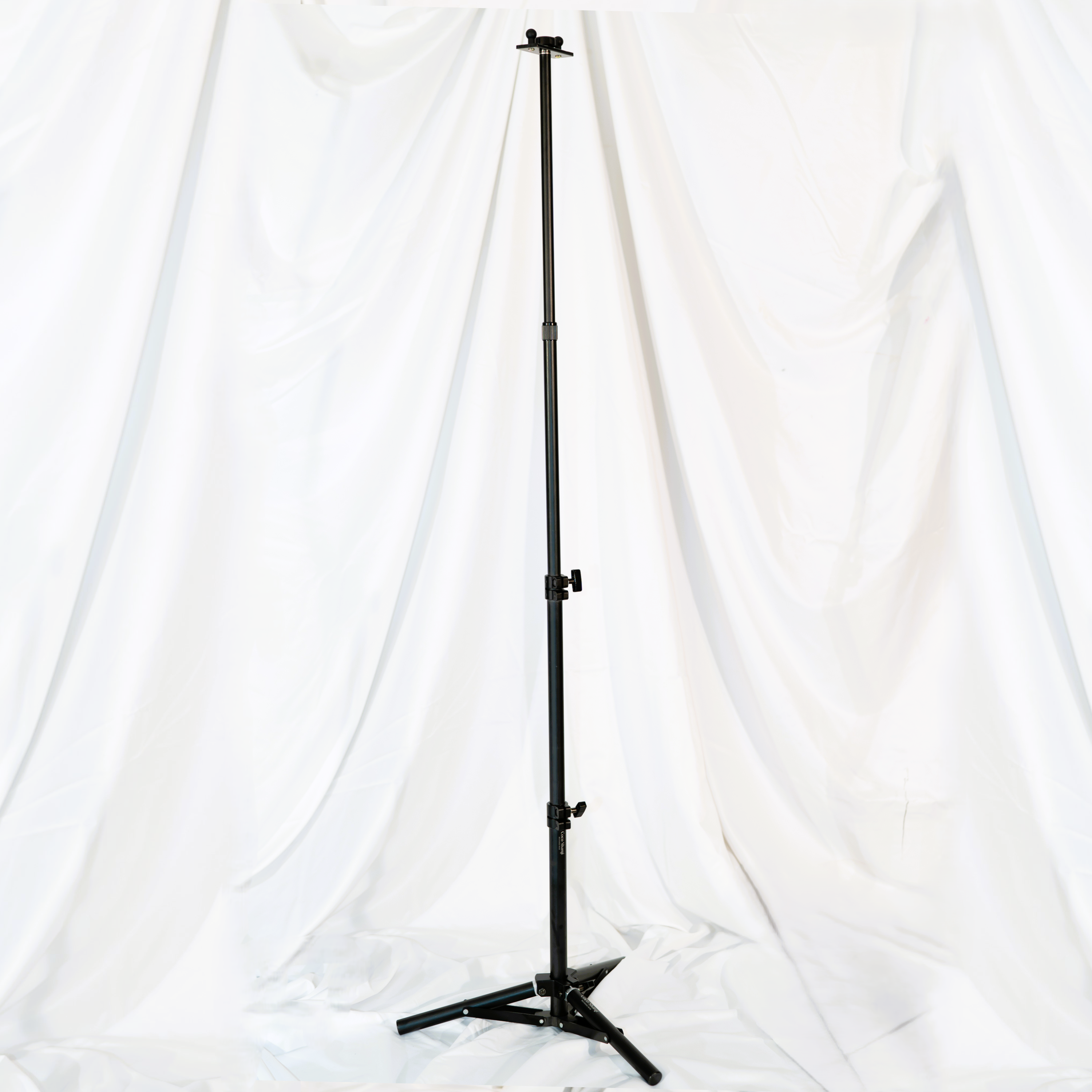 Coco Shariqiオリジナル 日本製 三脚式ポータブル衣装ハンガー(延長棒付き）｜Coco Sharqi Japan（ココシャルキ）