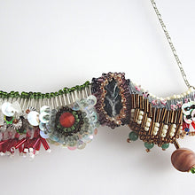 画像をギャラリービューアに読み込む, 冬の街//立体刺繍ネックレス｜hanmmmo（ハンモ）
