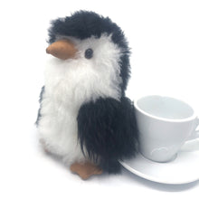 画像をギャラリービューアに読み込む, ベビーアルパカの天然皮革 ペンギン ぬいぐるみ｜ペルー職人手仕事・一点もの

